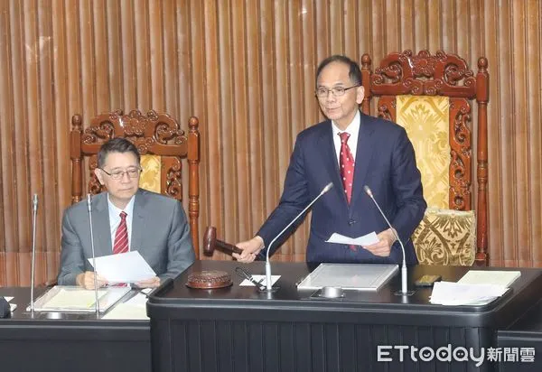 ▲▼立法院院會三讀法案 敲槌 義務役服役期間提繳退休金條例草案。(圖/記者屠惠剛攝)