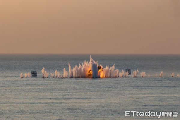 ▲▼ 金防部火砲射擊 展精實戰力 。(圖/記者林名揚翻攝)