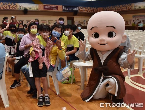 ▲佛光山慈悲社會福利基金會在佛陀紀念館舉辦三好獎助學金頒獎典禮 。(圖/佛光山慈悲社會福利基金會提供)