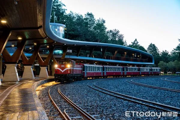 ▲▼ 11月21日阿里山新地標祝山車站磅礡啟用「3年5票」第四票搶先開賣! 。(圖/林鐵及文資處提供)