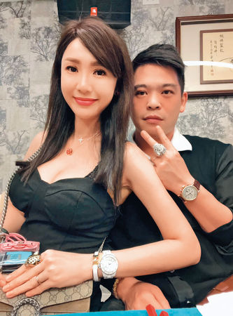 海倫清桃(左)和黃景裕公私都是最佳搭檔。(翻攝自海倫清桃臉書)