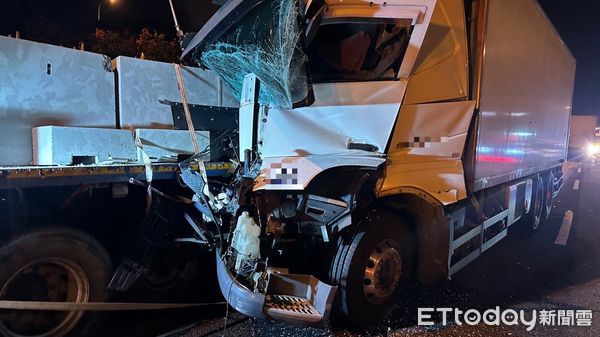 ▲▼國一北上清晨聯結車追撞聯結車 一人送醫 。(圖/記者陳凱力翻攝)