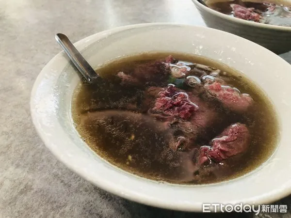 ▲台南文章牛肉湯,可說是台南最具知名度的牛肉湯店家。(圖/記者唐鎮宇攝)