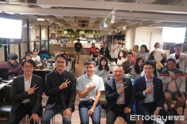 ▲週三青年日探討印太戰略,受邀與青年們對談的來賓,包括了中山大學中國與亞太區域研究所教授郭育仁、澳洲國立大學亞太學院講師宋文笛、淡江大學國際事務與戰略研究所助理教授馬準威,以及身兼台灣公共策益召集人的台灣智庫副執行長董思齊。(圖/記者陳弘修翻攝)