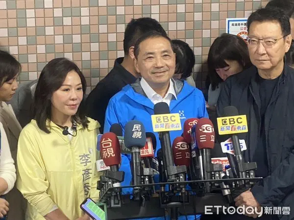 ▲侯友宜、趙少康出席李彥秀競總成立造勢。(圖/記者鄭佩玟攝)