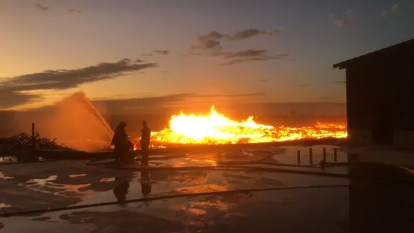 ▲回收合歡山資材的倉庫28日下午發生火警 。(圖/民眾提供,下同)