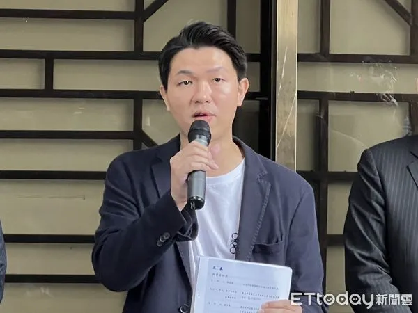 ▲▼ 侯友宜競選辦公室發言人呂家愷、律師簡榮宗、律師葉慶元 按鈴申告有心人士意圖使人不當選而散佈謠言以及誹謗。(圖/記者陳煥丞攝)