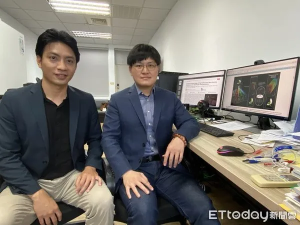 ▲國立成功大學電機系副教授林家祥與光電系副教授吳品頡團隊,研發出全新奈米級高光譜影像設備,未來預計架設在微型衛星上,透過筆尖大小的設備與運算,能從高空分析地面物的質地與成分。(圖/記者林東良翻攝,下同)