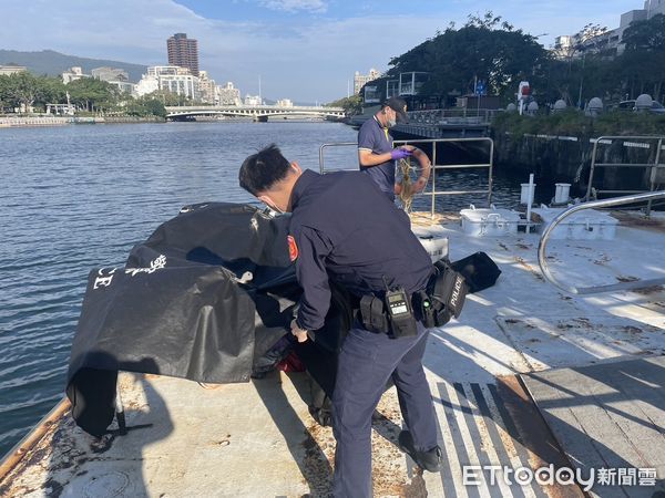 ▲▼高雄愛河落水 。(圖/記者賴文萱翻攝)