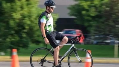 加國男「不用手騎自行車130km」破紀錄　獎金捐阿茲海默症協會：我是雙贏