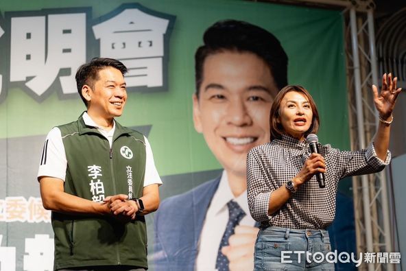 ▲民進黨高雄市左營楠梓立委候選人李柏毅8日晚間在楠梓聖雲宮活動中心舉行問政說明會，高雄隊的四位立委學長姐劉世芳、邱議瑩、賴瑞隆、李昆澤到場力挺。      （圖／記者陳弘修翻攝）