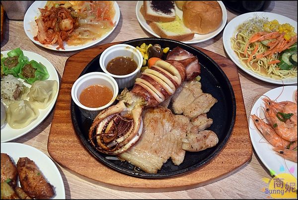 ▲▼板橋吃到飽!牛室炙燒牛排附自助百匯339元起爽嗑手拍現烤披薩、熟食炸物點心冰淇淋。(圖/商妮吃喝玩樂攝)