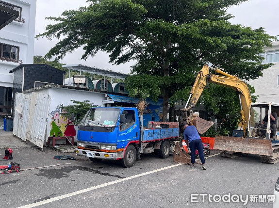 ▲台東縣府持續針對危險老舊違章建築進行拆除 。（圖／記者楊漢聲翻攝）