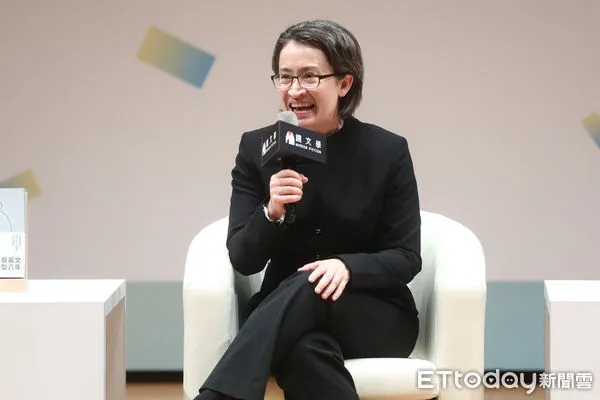 ▲民進黨副總統參選人蕭美琴出席《時代如何轉了彎:蔡英文與臺灣轉型八年》新書發表會。(圖/記者林敬旻攝)