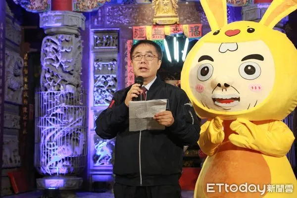 ▲「月之美術館—2023漫月美行動」以「愛呀」為策展主題,16日晚上舉行開幕活動,市長黃偉哲請大家一起到鹽水走走,欣賞藝術作品並能順遊體驗鹽水地區美食美景。(圖/記者林東良翻攝,下同)