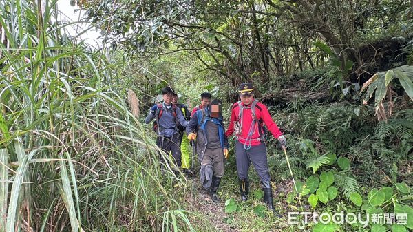 ▲▼失聯3天，人失溫及脫水的李姓山友，今被尋獲。（圖／記者游芳男翻攝，下同）