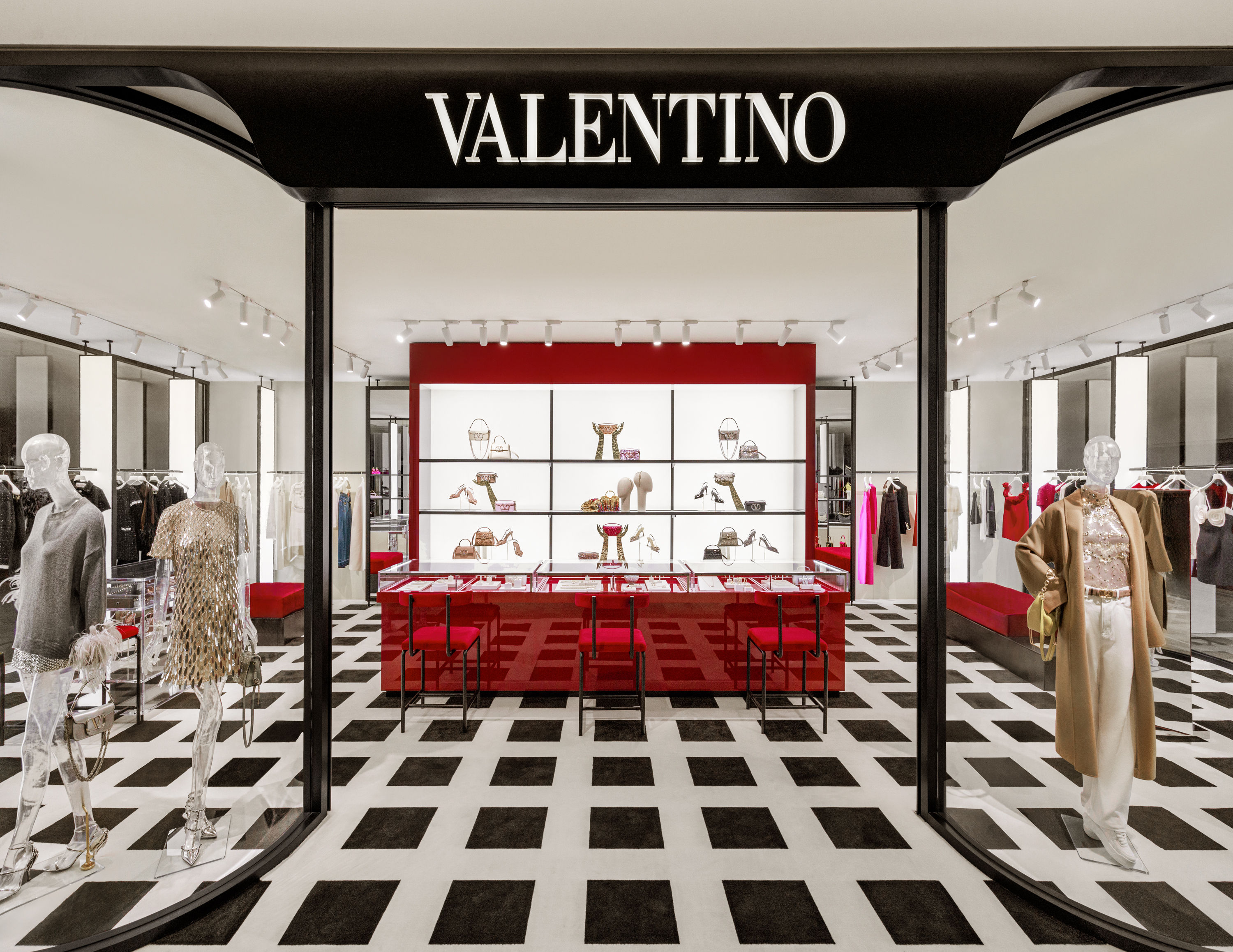 ▲▼ Valentino台中全新精品店、Gap進駐LaLaport。（圖／品牌提供）