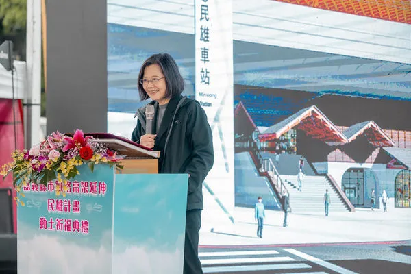 ▲▼總統蔡英文出席「嘉義縣市鐵路高架化延伸計畫先期工程動土典禮」。(圖/總統府提供)