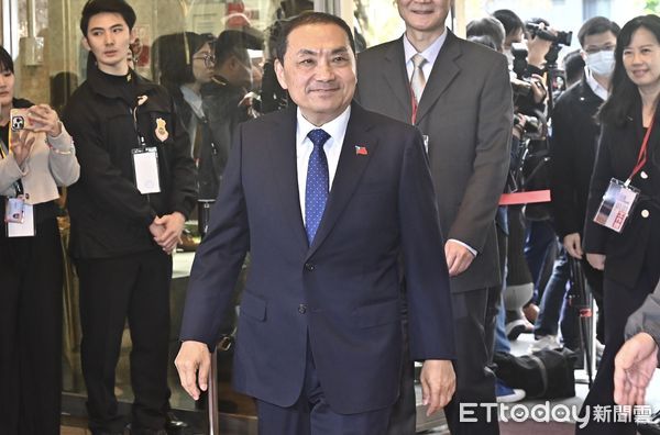 ▲侯友宜抵達辯論會會場。(圖/記者李毓康攝)