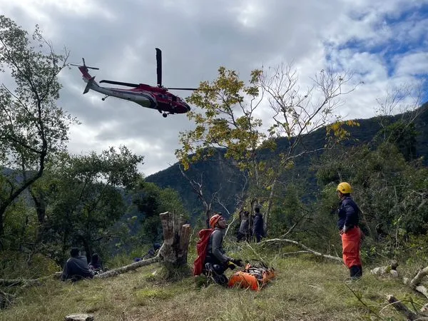 ▲▼ 台大登山社學生攀咲咲山墜落邊坡獲救 。(圖/記者楊漢聲翻攝)