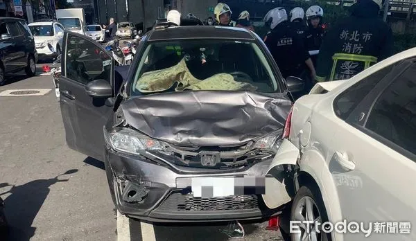 ▲▼三重區4車追撞1人受傷 。(圖/記者陳以昇翻攝)