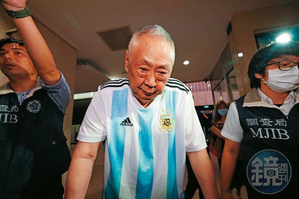 展雲前董事長鍾克信(圖)因違法吸金,一度遭收押,交保後潛逃出境。