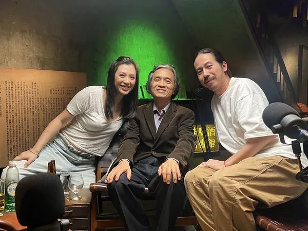 ▲▼江盛受邀在《只能喝酒的圖書館》接受專訪。(圖/時代力量提供)