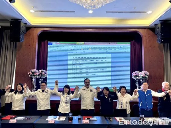 ▼ 國民黨行動中常會移師嘉義市朱立倫助拳侯友宜張秀華讓嘉義出總統 。(圖/張秀華競選總部提供)