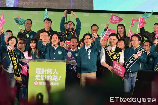 ▲▼賴清德 蕭美琴 蔡英文高雄鳳山造勢。(圖/記者呂晏慈翻攝)