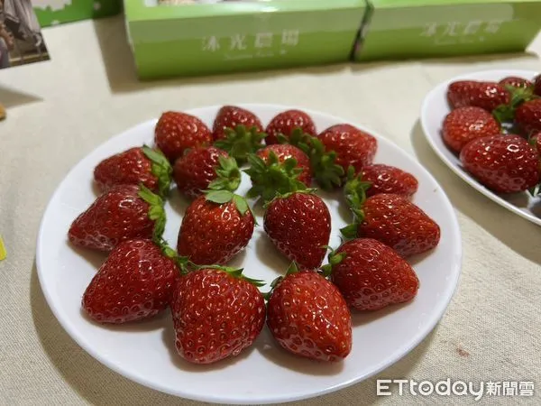▲正值草莓產季,農糧署教戰選購技巧。(圖/記者楊惠琪攝)