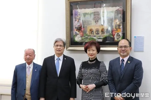 ▲法官畫家郭豫珍設置量刑研究獎學金 。(圖/台北大學提供)