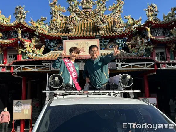 ▲台南市長黃偉哲10日上午陪同2號立法委員陳亭妃進行車隊掃街,而大洋洲台灣之友會亦遠道而來為陳亭妃加油。(圖/記者林東良翻攝,下同)
