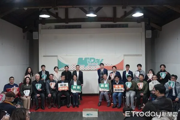 ▲國際媒體、觀選團陸續抵台,台灣公共策益學者接力演說籲青年投票。(圖/記者陳弘修翻攝)