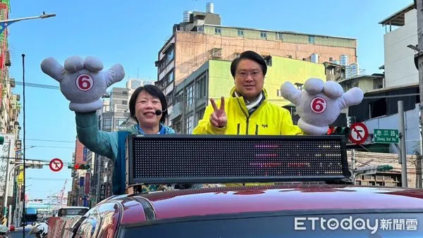 ▲林右昌3度陪同鄭文婷車掃催票 呼籲票投最挺基隆賴清德。(圖/記者郭世賢翻攝)