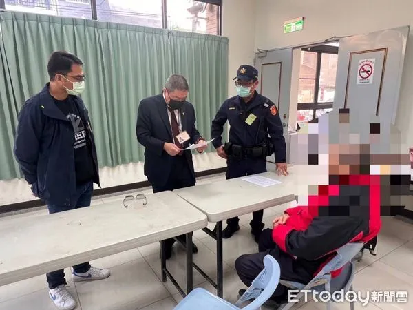 ▲台南市選委會提醒民眾,依規定如攜帶未關閉電源之手機進入投票所,將會處新台幣3萬元以上30萬元以下罰鍰,請民眾注意手機必須關機才能帶入投票所,避免受罰。(圖/示意圖,記者林東良翻攝)