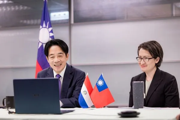 ▲▼民進黨總統副總統當選人賴清德與蕭美琴本(13)日晚間接受巴拉圭總統貝尼亞(Santiago Peña Palacios)第一時間透過視訊表達恭賀。。(圖/民進黨提供)