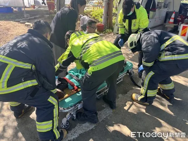 ▲莊男操作耕耘機不慎,雙腿卡入機器內雙腿遭到截肢。(圖/記者陸運陞翻攝)