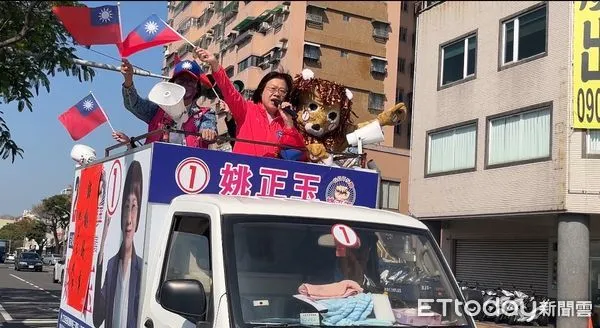 ▲立委參選人姚正玉15日率競選團隊進行謝票,感謝鄉親支持。(圖/記者林東良翻攝)