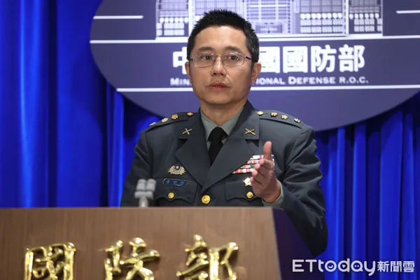 ▲情次室情研中心情報官黃明傑上校回應媒體提問。(圖/記者林敬旻攝)