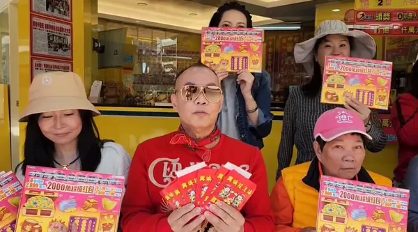 ▲竹北吊車大王到嘉義買彩券。(圖/翻攝自Facebook/啟德機械起重工程-股公司)