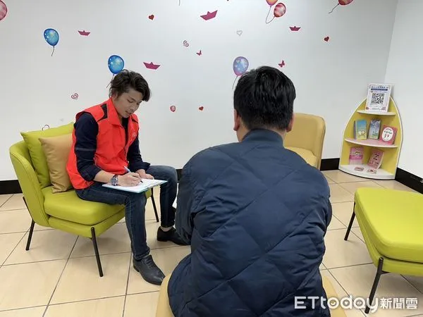 ▲南投縣衛生局針對民眾於大選後的情緒問題提供專業諮商。(圖/南投縣衛生局提供)