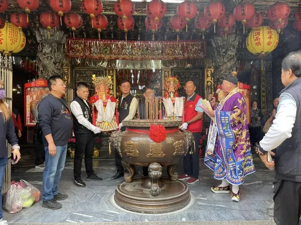 ▲▼郭台銘現身板橋慈惠宮。(圖/翻攝自Facebook/慈惠宮板橋)