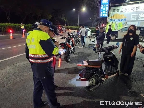 ▲潮州警分局會同環保局執行噪音稽查勤務 。(圖/記者陳崑福翻攝)