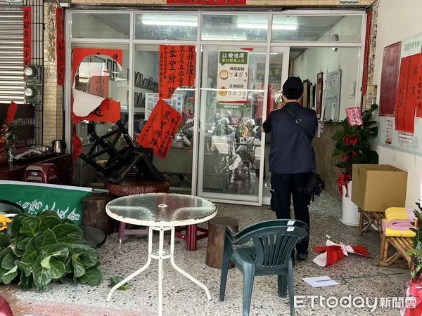 ▲▼ 屏東縣民進黨立委鍾佳濱服務處被砸。(圖/記者陳崑福翻攝)