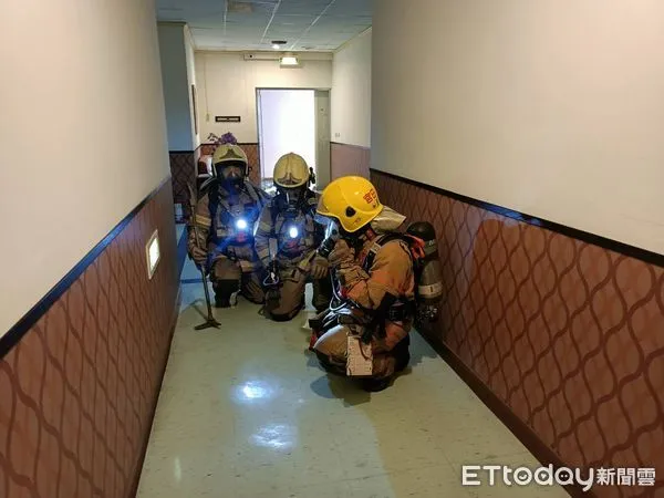 ▲台南市消防局第二大隊22日至六甲區林鳳營渡假會館,辦理春節前安全檢查及搶救演練。(圖/記者林東良翻攝,下同)