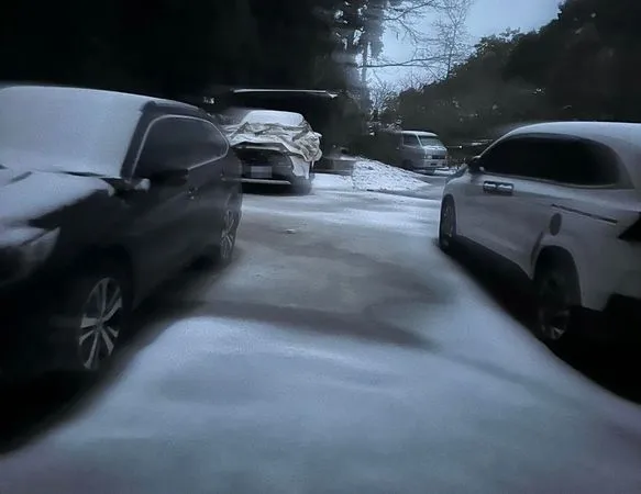 ▲新竹縣尖石鄉降雪了,4校停課、3健康站停站、2路段管制。(圖/新竹縣政府提供,下同)