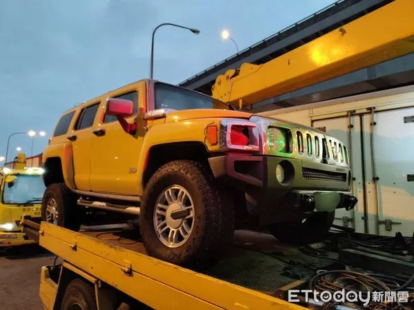 ▲▼ 五楊高架車禍 。(圖/記者戴上容翻攝)