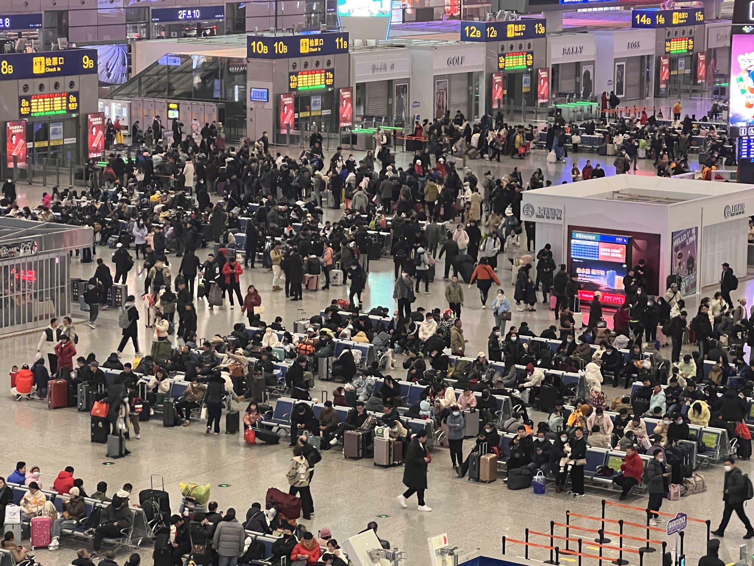 ▲▼ 春運,2024春運,上海車站 。(圖/澎湃新聞)