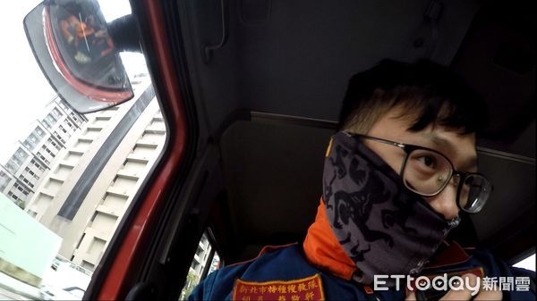 ▲▼新北市第三大隊慈福分隊隊員蘇敬軒,是新北少見有繩索專長救護員,他常常在高空千鈞一髮、危急時刻救人一命。(圖/記者戴上容翻攝)