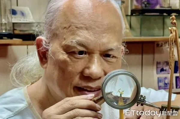 ▲毫芒雕刻陳逢顯,龍年雕刻黃金龍祝賀。(圖/記者陸運陞翻攝)